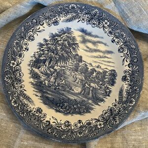 Churchill blue and white transferware dinner plate 10.25”
